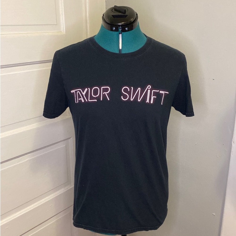 Taylor Swift shirt